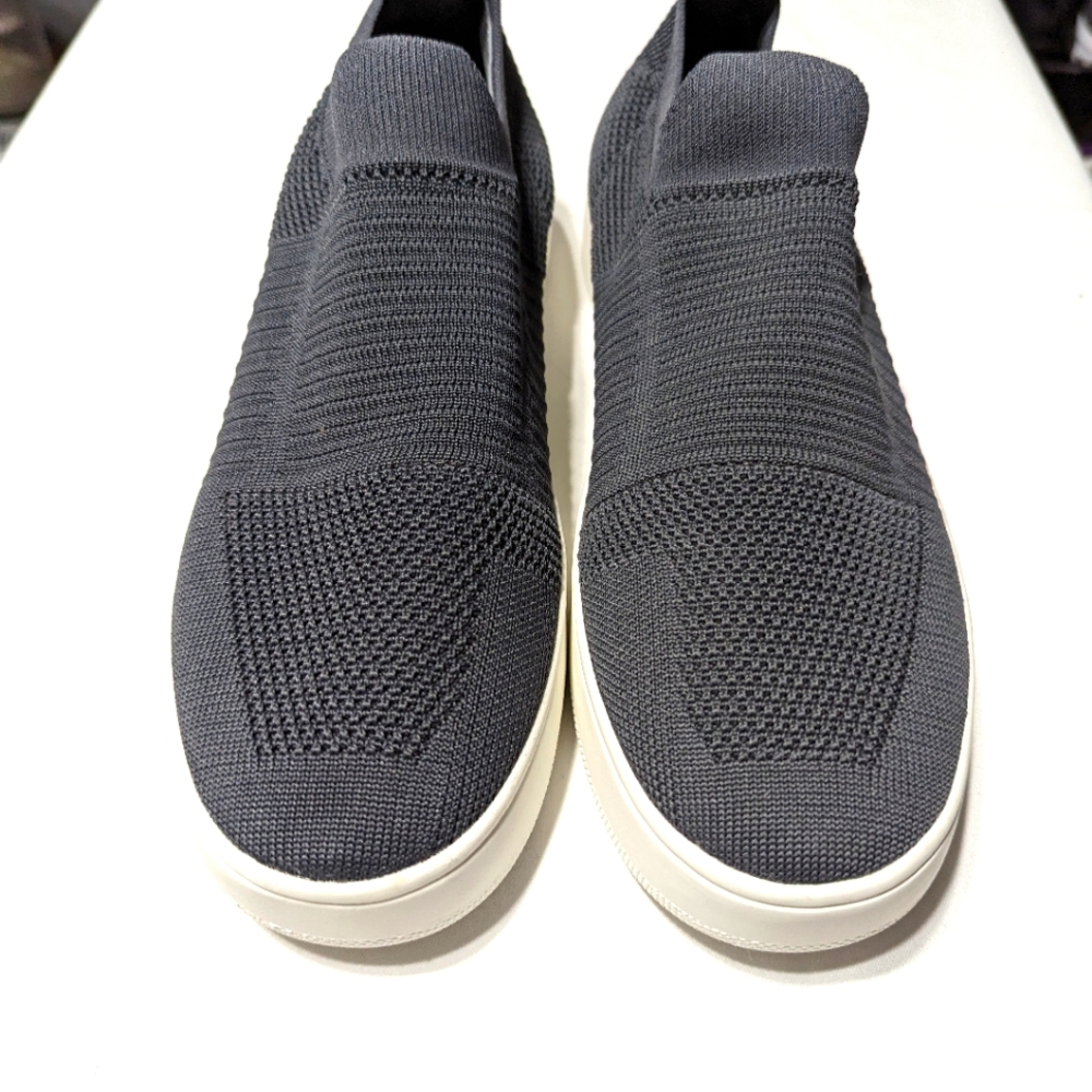 New Steve Madden slip on mesh gray sneaker 11